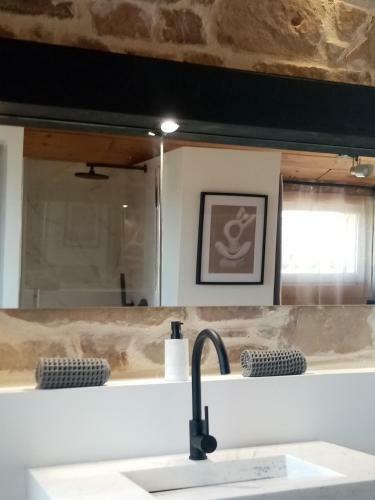 Hostal Galerie, Tumulus De La Hogue