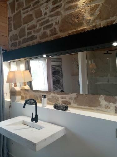 Hostal Galerie, Tumulus De La Hogue