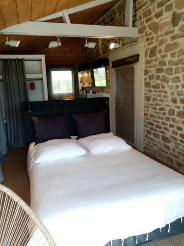 Hostal Galerie, Tumulus De La Hogue