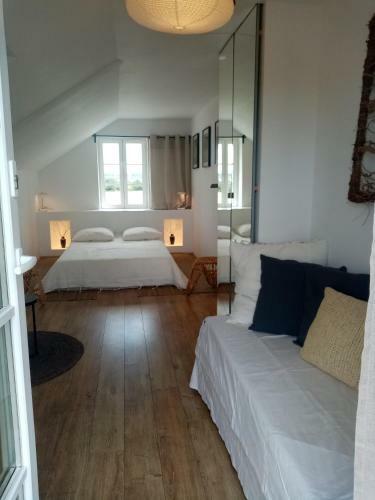 Hostal Galerie, Tumulus De La Hogue