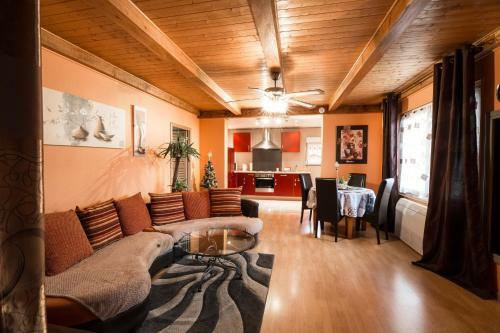 Bed & Breakfast Chambres D'h�tes & G�tes La Paysanne