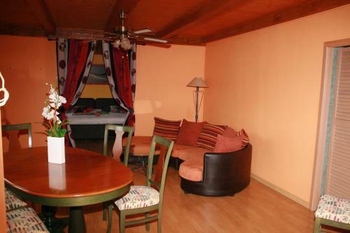 Bed & Breakfast Chambres D'h�tes & G�tes La Paysanne