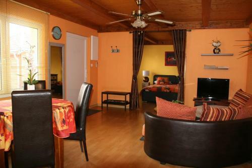 Bed & Breakfast Chambres D'h�tes & G�tes La Paysanne