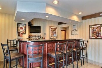 Posada Cobblestone Inn And Suites