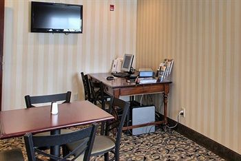 Posada Cobblestone Inn And Suites