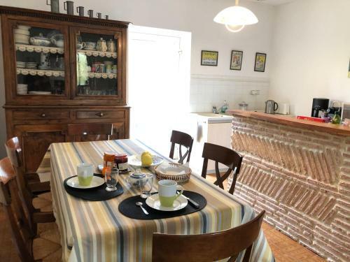 Hostal Chambres D?h�tes De Pouzatel