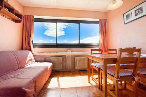 Apartamento Bright Apt With Swimming Pool And Balcony