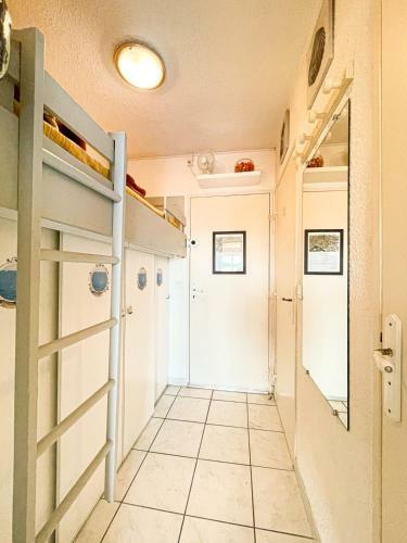 Apartamento Bright Apt With Swimming Pool And Balcony