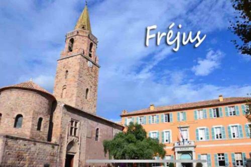 Apartamento Fr�jus 5 Min Centre Studio Piscine Clim Tennis Pk