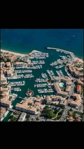 Apartamento T2,port, Mer, Piscine, Climatisation,parking, Wifi