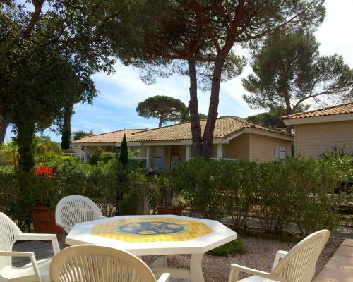 Palm House In Quiet Residence Close To Saint Tropez