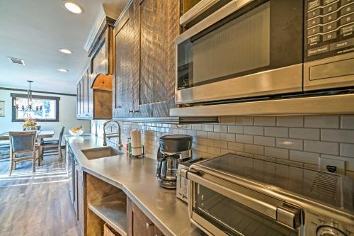 Rustic-chic Apartment With Gas Grill 20 Mi To Msu!
