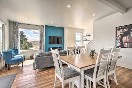 Exquisite Discovery Mtn Home With Sweeping Views!