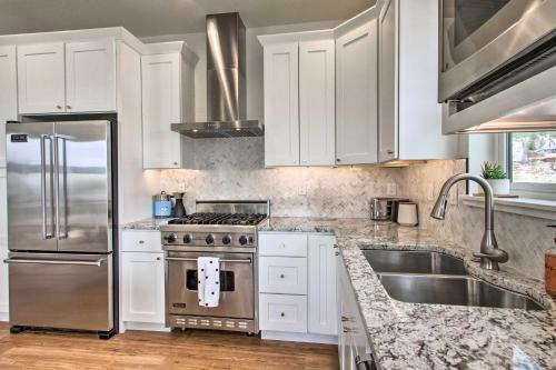 Exquisite Discovery Mtn Home With Sweeping Views!