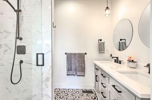 Exquisite Discovery Mtn Home With Sweeping Views!
