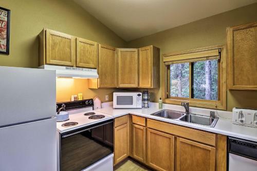 Trego Cabin With Mountain Views And Lake Access!
