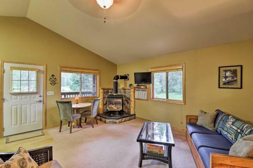 Trego Cabin With Mountain Views And Lake Access!