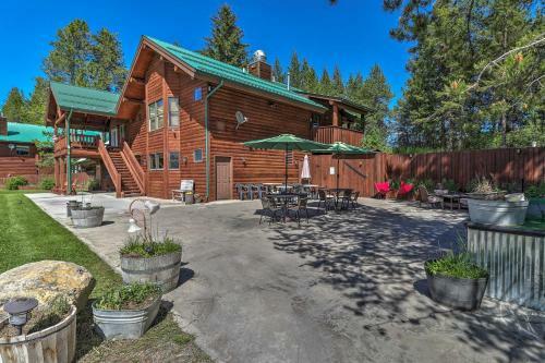 Trego Cabin With Mountain Views And Lake Access!
