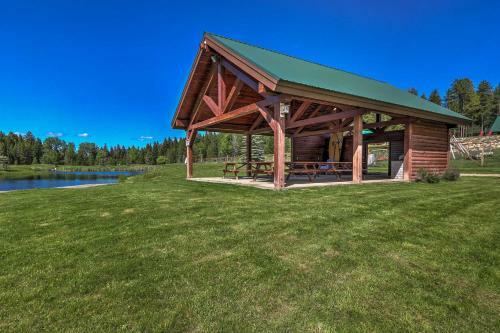 Trego Cabin With Mountain Views And Lake Access!