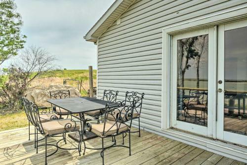Picturesque Lake Mcconaughy Escape With Deck!