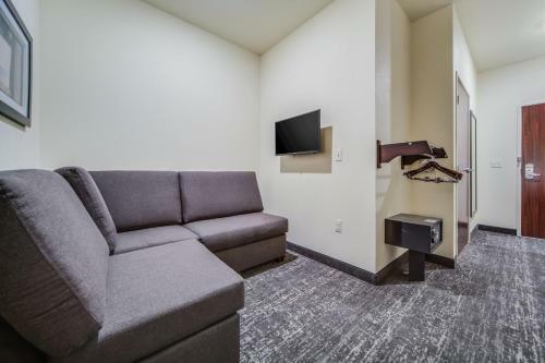 Cobblestone Hotel & Suites - Cozad