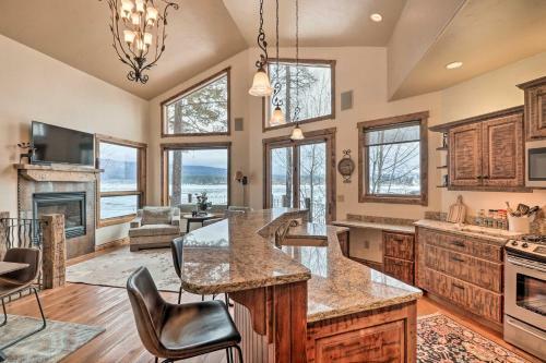 Tasteful And Spacious Escape On Whitefish Lake
