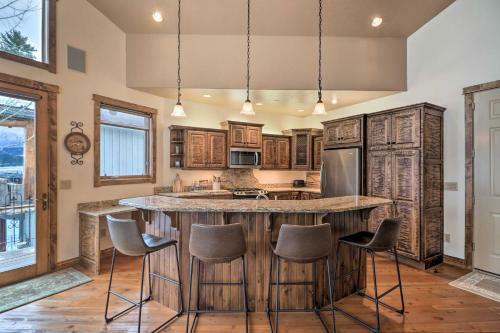 Tasteful And Spacious Escape On Whitefish Lake