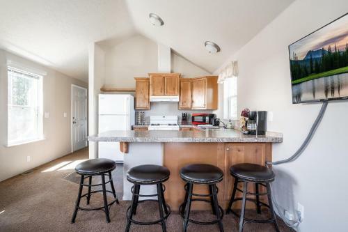 Cozy Yellowstone Cabin Located In Town