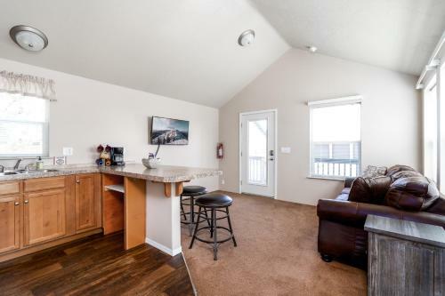 Cozy Yellowstone Cabin Located In Town