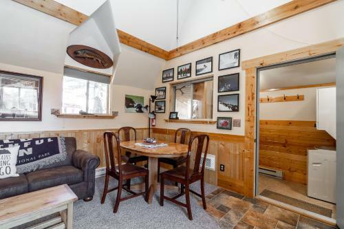 Apartamento New Listing! Charming Cabin!