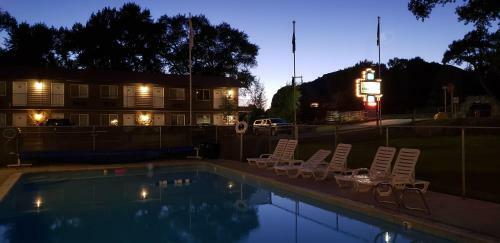 Stagecoach Motor Inn