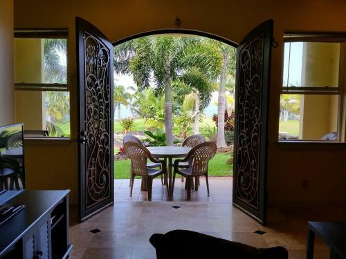 Hostal Oceanfront Legacy Vacation Rental