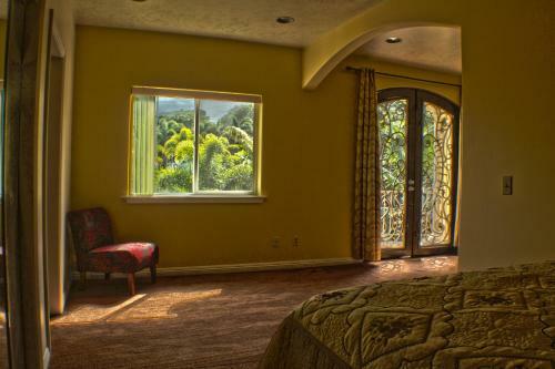 Hostal Oceanfront Legacy Vacation Rental