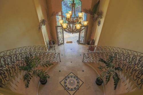 Hostal Oceanfront Legacy Vacation Rental