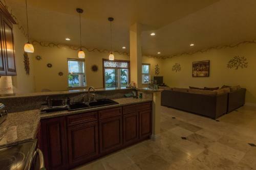 Hostal Oceanfront Legacy Vacation Rental