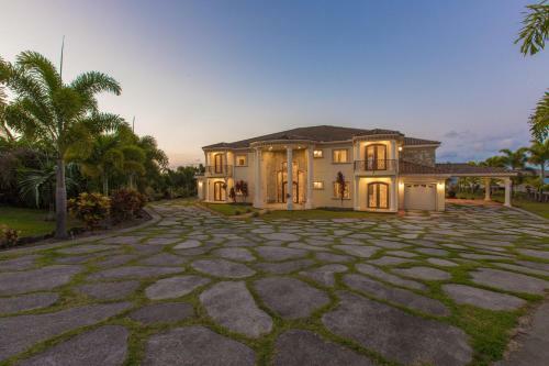 Hostal Oceanfront Legacy Vacation Rental
