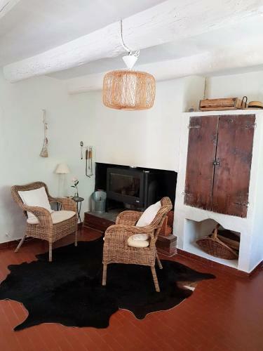 Maison Proven�ale En Pierre Naturelle � Gigondas