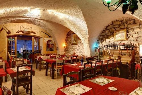 Camping Le Rochetaill�e