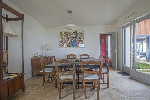 Large Seafront Family Home