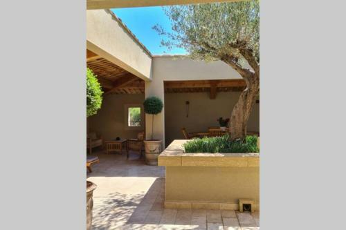 Le Cabanon De Nans. G�te De Charme En Provence.