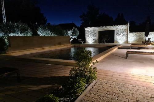 Le Cabanon De Nans. G�te De Charme En Provence.
