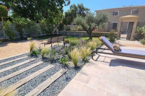Le Cabanon De Nans. G�te De Charme En Provence.