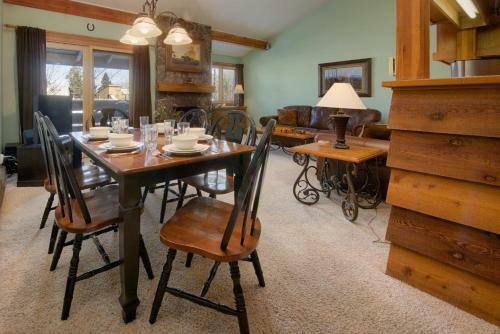 Hotel The Aspens Racquet Club