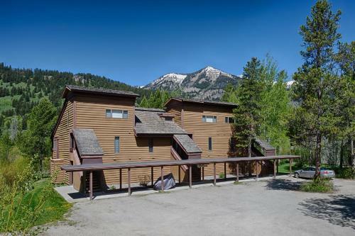Hotel The Aspens Racquet Club