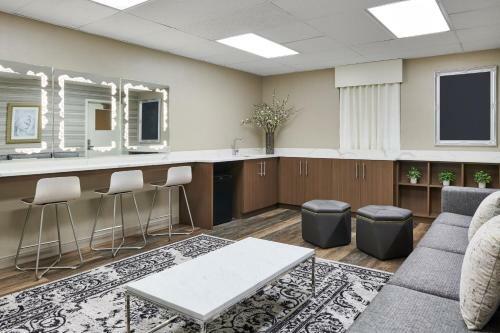 Hotel Four Points By Sheraton Milwaukee North Shore