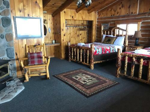 Lodge Heart Six Ranch