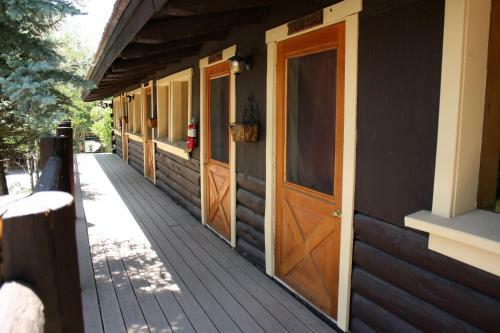 Lodge Heart Six Ranch