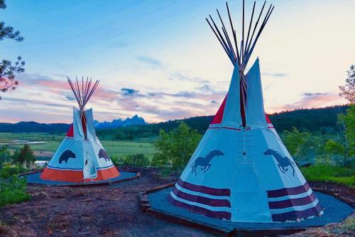 Lodge Heart Six Ranch