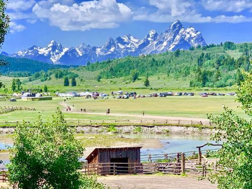 Lodge Heart Six Ranch