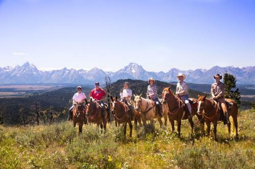 Lodge Heart Six Ranch